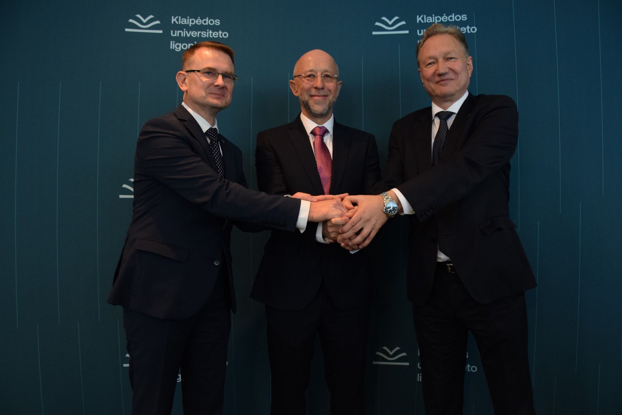 Sveikatos apsaugos ministras Arūnas Dulkys, dr. Audrius Šimaitis, prof habil. dr. Artūras Razbadauskas