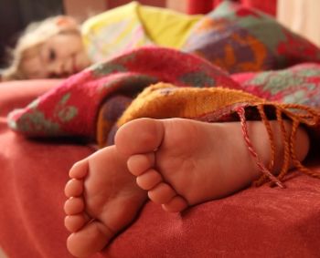Kaip paruošti vaiką miegui: apšvietimas, kvapas, garsai 