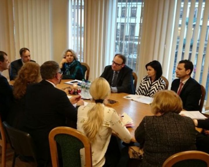 Aptarė alkoholio vartojimo mažinimo ir ministerijų išdėstymo Vilniuje klausimus