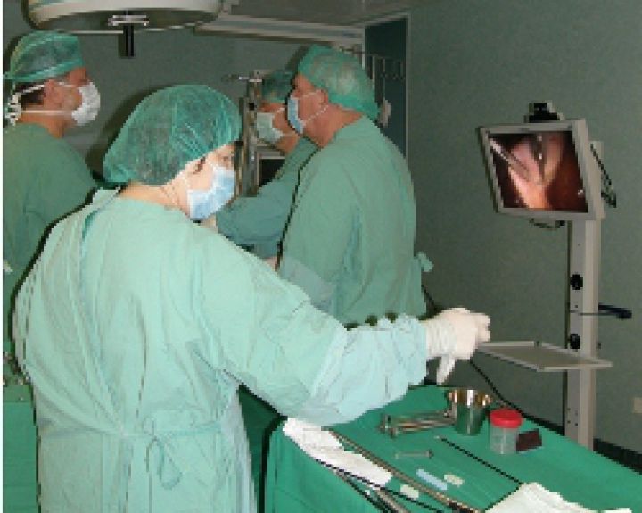 Šilutės gydytojai operuoja naujausiu laparoskopu