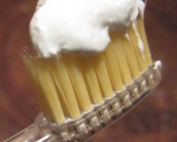 Dantukų balinimas: kas kenkia, o kas padeda?