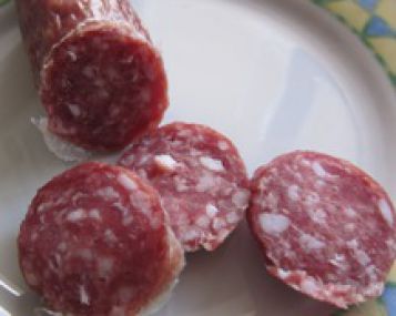 Trichineliozės protrūkio Kelmės rajone priežastis – šernienos dešros