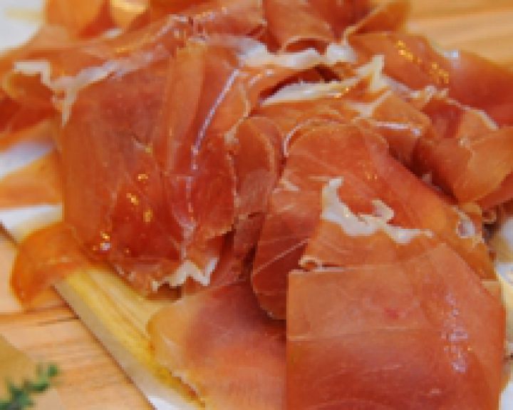 Mėsos gamybos industrija planuoja pristatyti vegetarišką „mėsą“