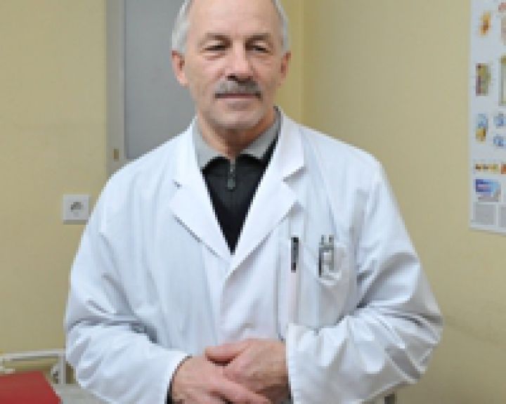 Susinervinus ima drebėti galva. Ką patartumėte?
