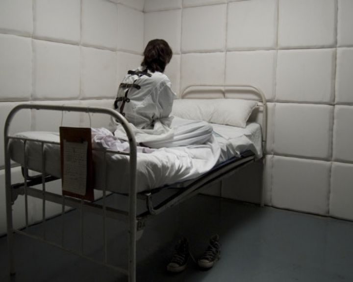 Antipsichiatrija: judėjimas, verčiantis keisti psichiatriją