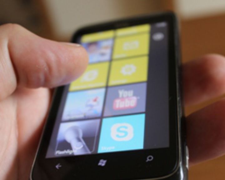 Priklausomybė nuo mobiliojo telefono gali sužlugdyti asmeninius santykius 
