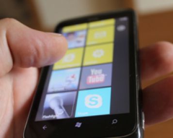Priklausomybė nuo mobiliojo telefono gali sužlugdyti asmeninius santykius 