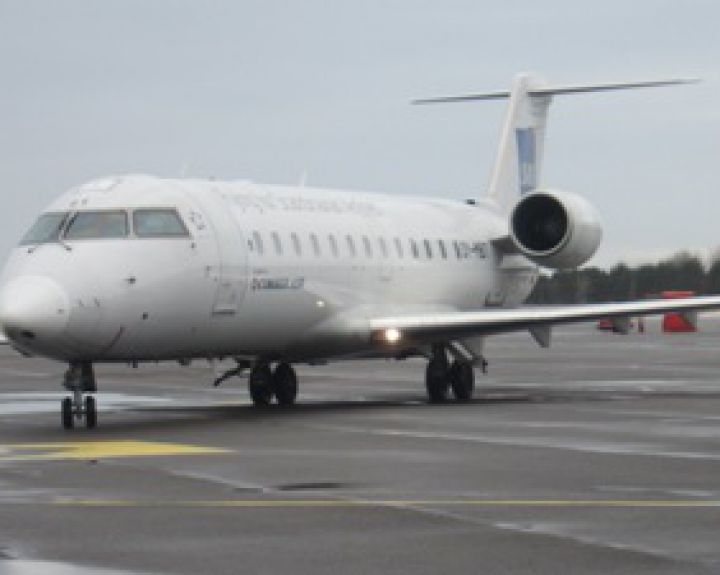 Onkologinėmis ligomis sergantys vaikai Tarptautinę aviacijos ir kosmonautikos dieną minėjo kartu su pilotais ir stiuardesėmis