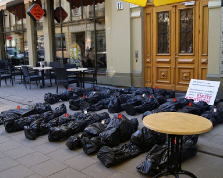 19 lavonų tikimasi atkreipti dėmesį į tabako pramonės manipuliaciją žmonėmis