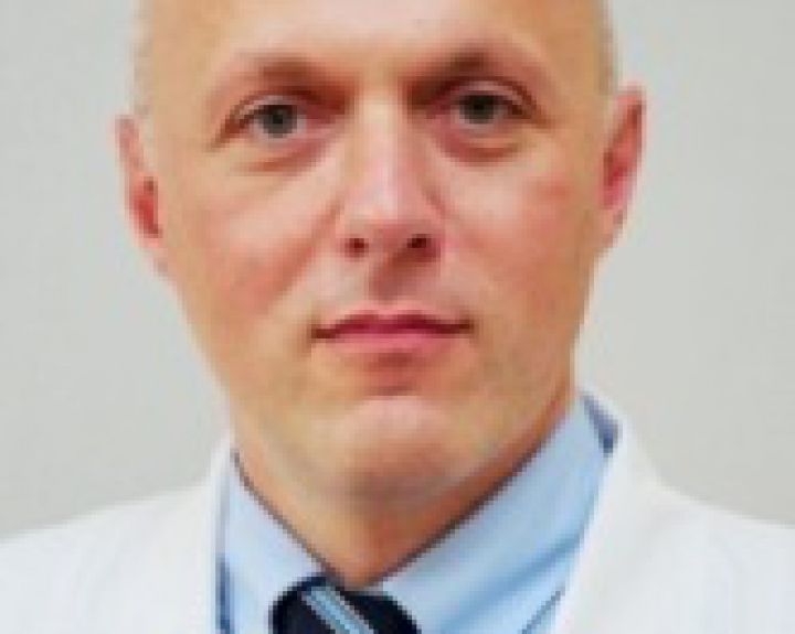 Šviesus darinys prie ryklės sienelės... 