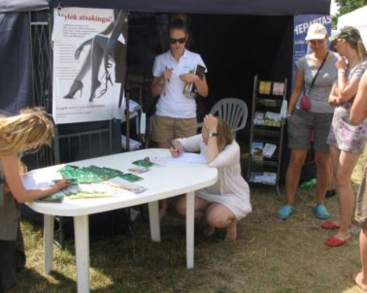 Bliuzo festivalio dalyviai žinias apie užkrečiamąsias ligas tikrino viktorinose 