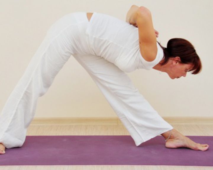 Nuo stuburo išvaržos skausmo – joga