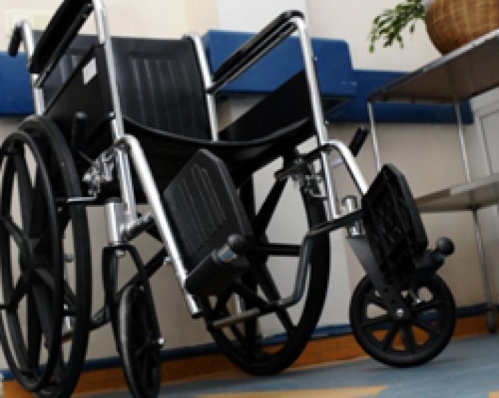 Implantai atgaivina paralyžiuotas kojas 