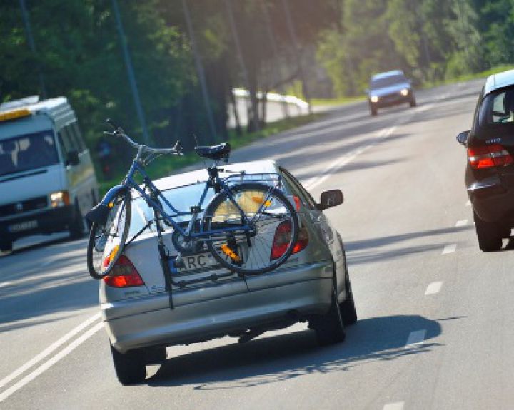 Į gatvę vilioja šiluma? Už lango - ne oras, o nuodas