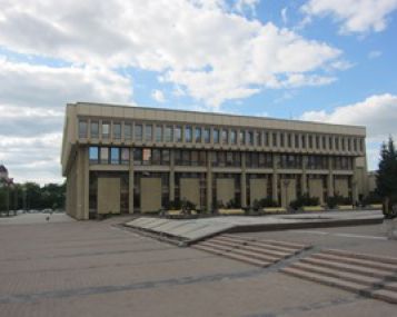 Nepilnamečiams uždrausta parduoti energinius gėrimus
