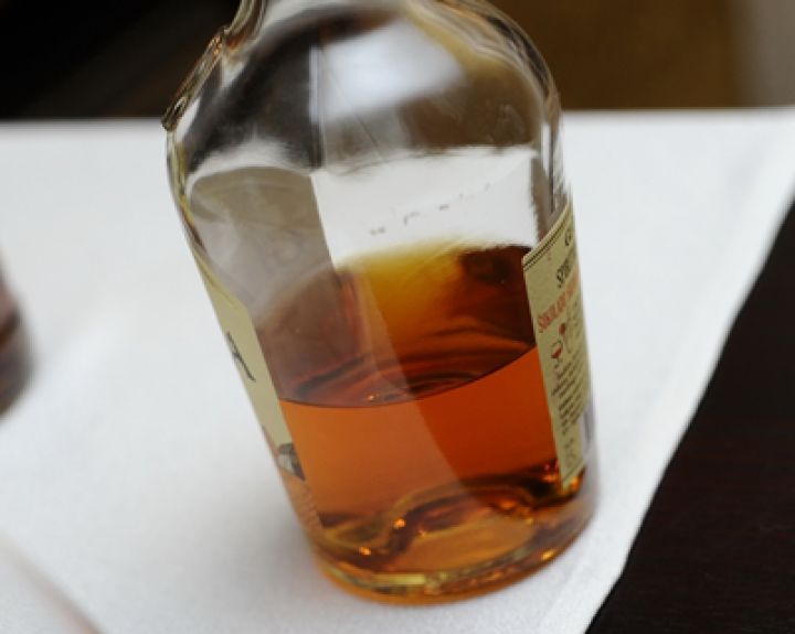 Su girtuokliavimu siūloma kovoti perspėjimais ant alkoholio butelių   