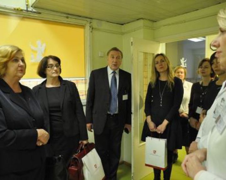 Vaikų ligoninės pacientus ir medikus aplankė ministrė Rimantė Šalaševičiūtė 