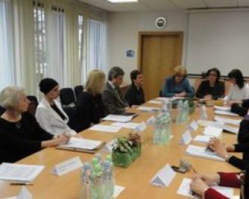 Apvalaus stalo diskusijoje – apie kiaušidžių vėžiu sergančių moterų sveikatą 