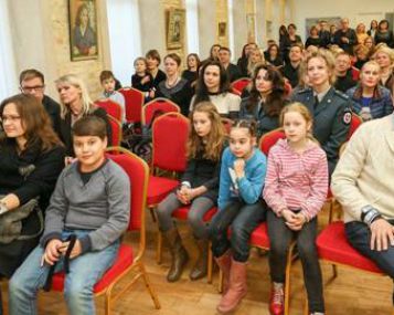 Tūkstantis klasių už akciją „Būk matomas“ dėkojo žvaigždžių balsais