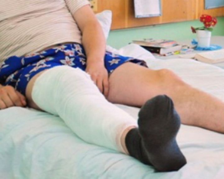 Ar po menisko operacijos reikia nešioti įtvarą?