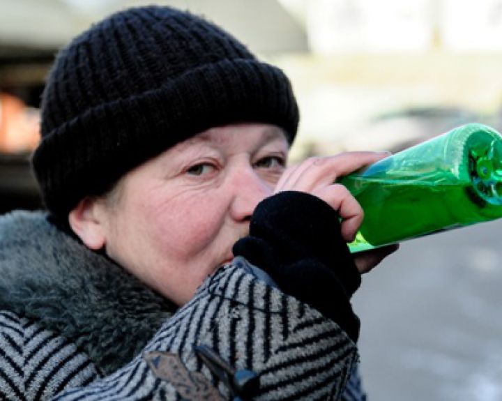 Girtaujanti moteris: pagalbos galimybės