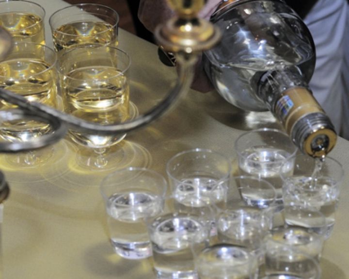 Egzamine abiturientas pasitikrina žinias, išleistuvėse – kaip išmoko gerti