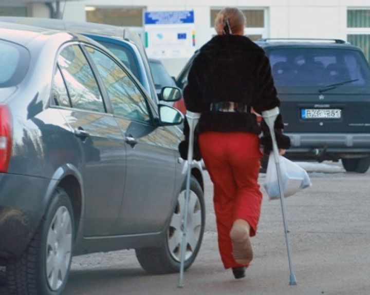 Osteoporozė: rizikos veiksniai, simptomai, profilaktika 