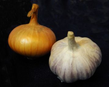 Širdį maitinantys augalai: nuo česnako iki  uogų ir žolelių