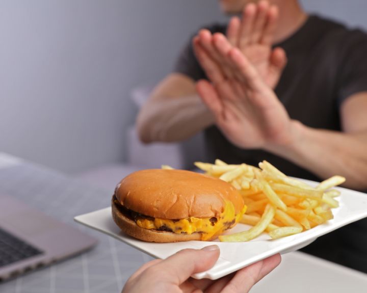 Tyrimas: beveik visi lietuviai kasdien valgo produktus, didinančius cholesterolio kiekį
