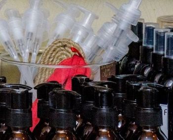 Kokius eterinius aliejus galima naudoti nuo inkštirų, spuogų? 