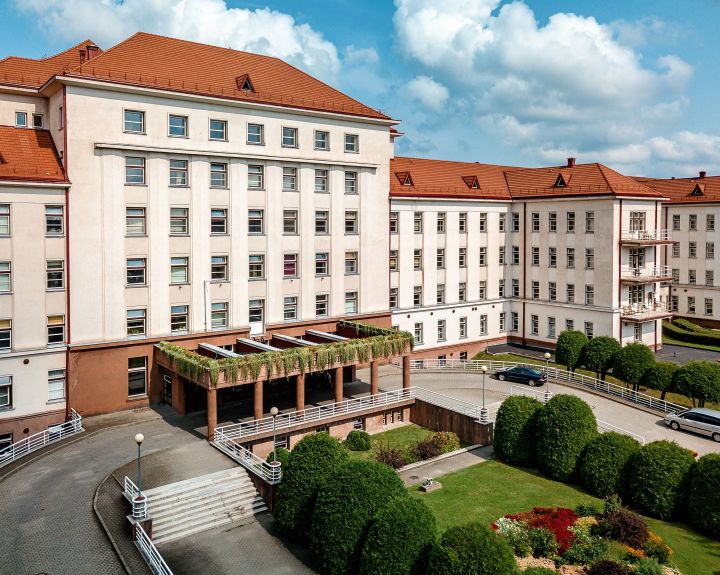 Kauno klinikos skyrė 1 mln. eurų gydytojų kvalifikacijos kėlimui