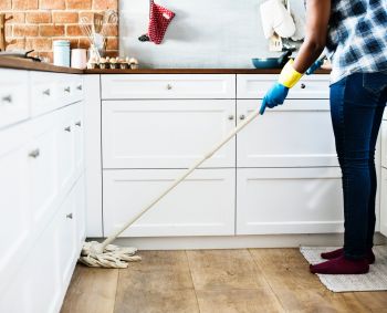 Laikas čiupti šluotą: kokie pavojai sveikatai slypi nešvariuose namuose