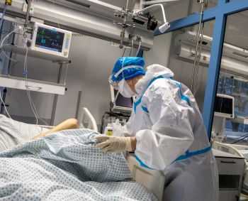 Epidemiologai: protrūkių kreivėje palankių signalų kol kas nėra