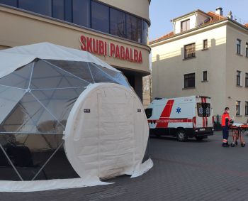 Sveikatos priežiūros specialistai profilaktiškai turėtų būti tiriami kartą per 7 dienas