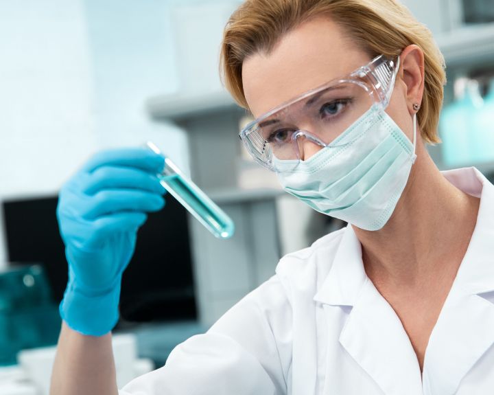 Ekspertė įvardijo esminius antigenų ir antikūnų testų skirtumus