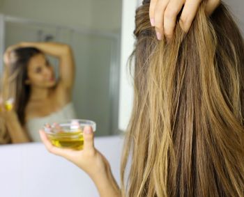 Pažiūrėkite į veidrodį: kokią žinią siunčia jūsų oda, plaukai ir nagai?