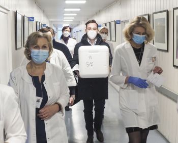 COVID-19 vakcina pasiekė ir Nacionalinį vėžio institutą: kodėl tai svarbu?