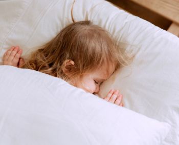 Kaip užtikrinti, kad vaikas laiku atsigultų ir gerai išsimiegotų