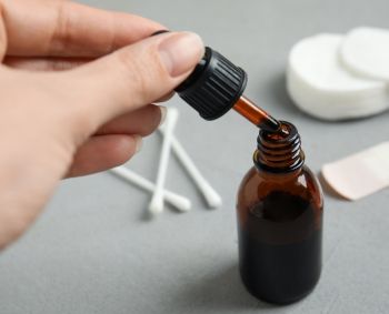 Organizmui trūksta jodo: apie pavojų sveikatai išduoda ne tik šąlančios kojos   