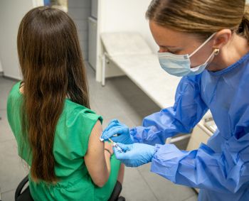 „Novavax“ vakcina jau gali būti skiepijami vaikai nuo 12 metų amžiaus 