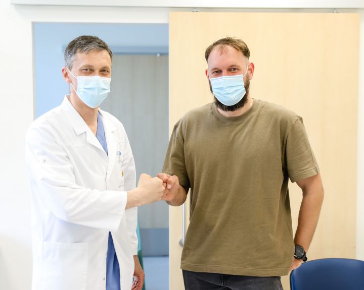 Pirmą kartą Baltijos šalyse atlikta inovatyvi endoskopinė-artroskopinė operacija