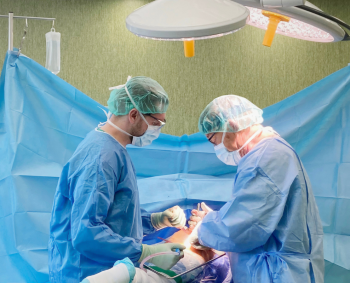 Klubo sąnarių artrozės gydymas naudojant individualius implantus ir 3D technologijas