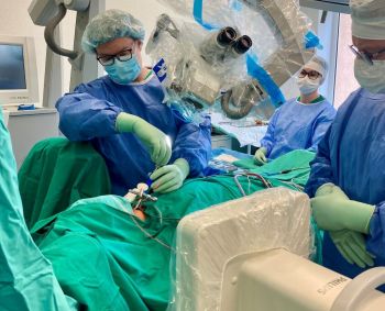 Šiauliuose – pirmoji neurochirurginė operacija naudojant naujos kartos mobilius implantus