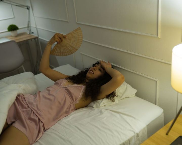 Kaip gerai išsimiegoti per karščius: praktiškos gudrybės ir kokybiški miego palydovai