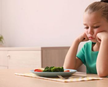 Vaikų mityba: ką daryti, jei atžala itin išranki maistui