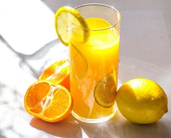 4 vitamino C vartojimo klaidos: nežinodami patys galite trukdyti jo pasisavinimui