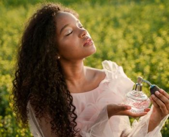 Kaip kvepalai veikia mūsų emocinę savijautą ir stresą?