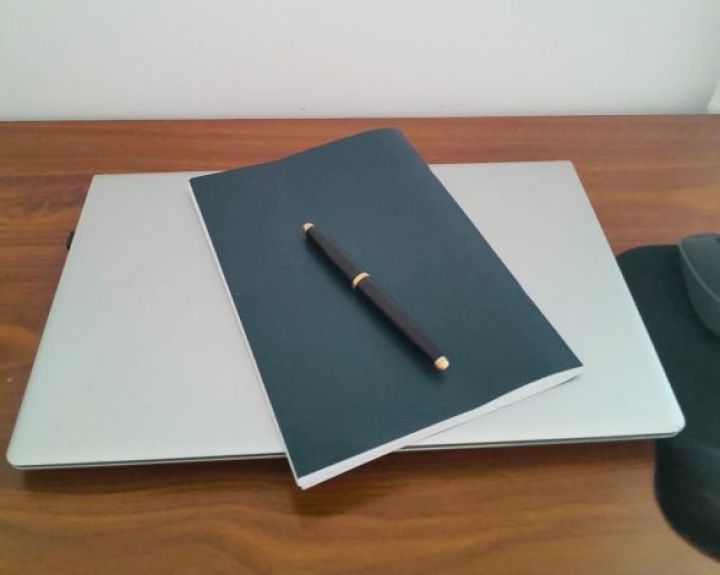 Vis daugiau biurų darbuotojų serga profesinėmis ligomis