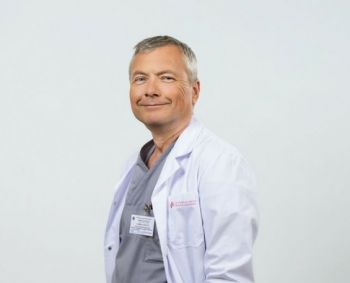 Beveik 3 kilogramų gimdos miomų darinys įveiktas be atviros chirurgijos