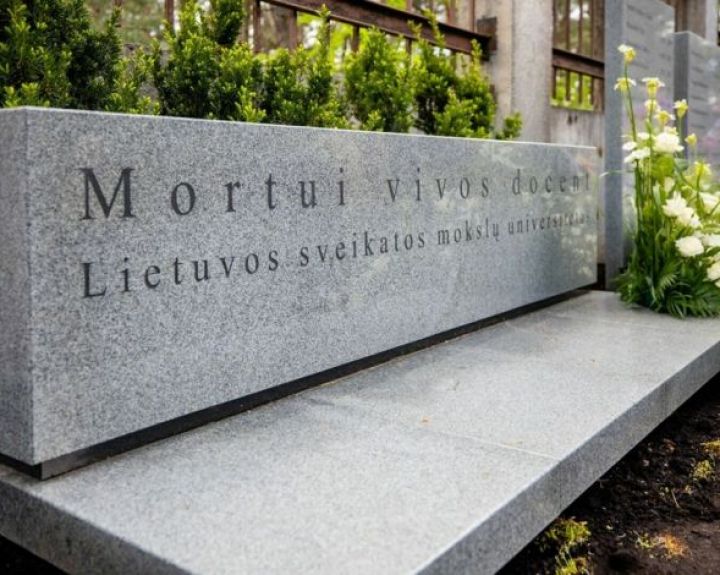 Iškilmingai palaidoti kūnus mokslui paaukojusių žmonių palaikai